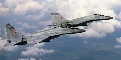 МиГ-29 сопроводил приближавшийся к российской границе норвежский самолет:  Политика: Россия: 