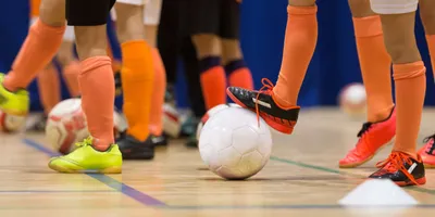 Мини-футбол - подготовка к игре в помещении, особенности игры — Медиапортал  Спортмастер
