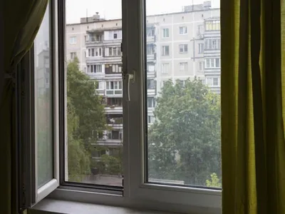 Двухлетний малыш выпал из окна многоэтажки в Воронеже