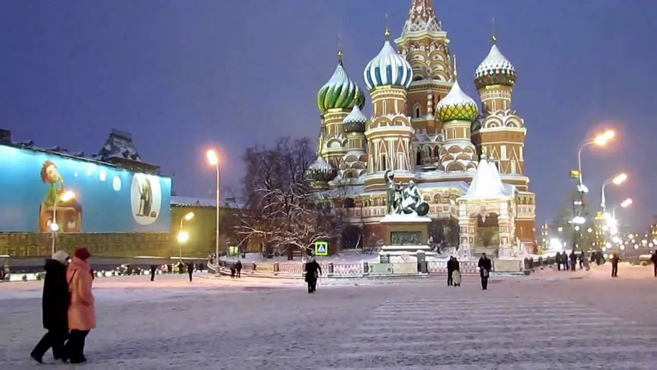 Красная площадь в снегу