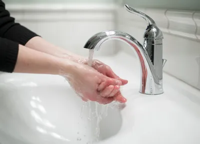 Вышло необычное приложение для мытья рук. Как им пользоваться? - Российская  газета