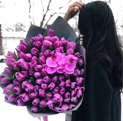 Девушка с цветами в машине | Flower aesthetic, Cartoon girl images, Girl  cartoon