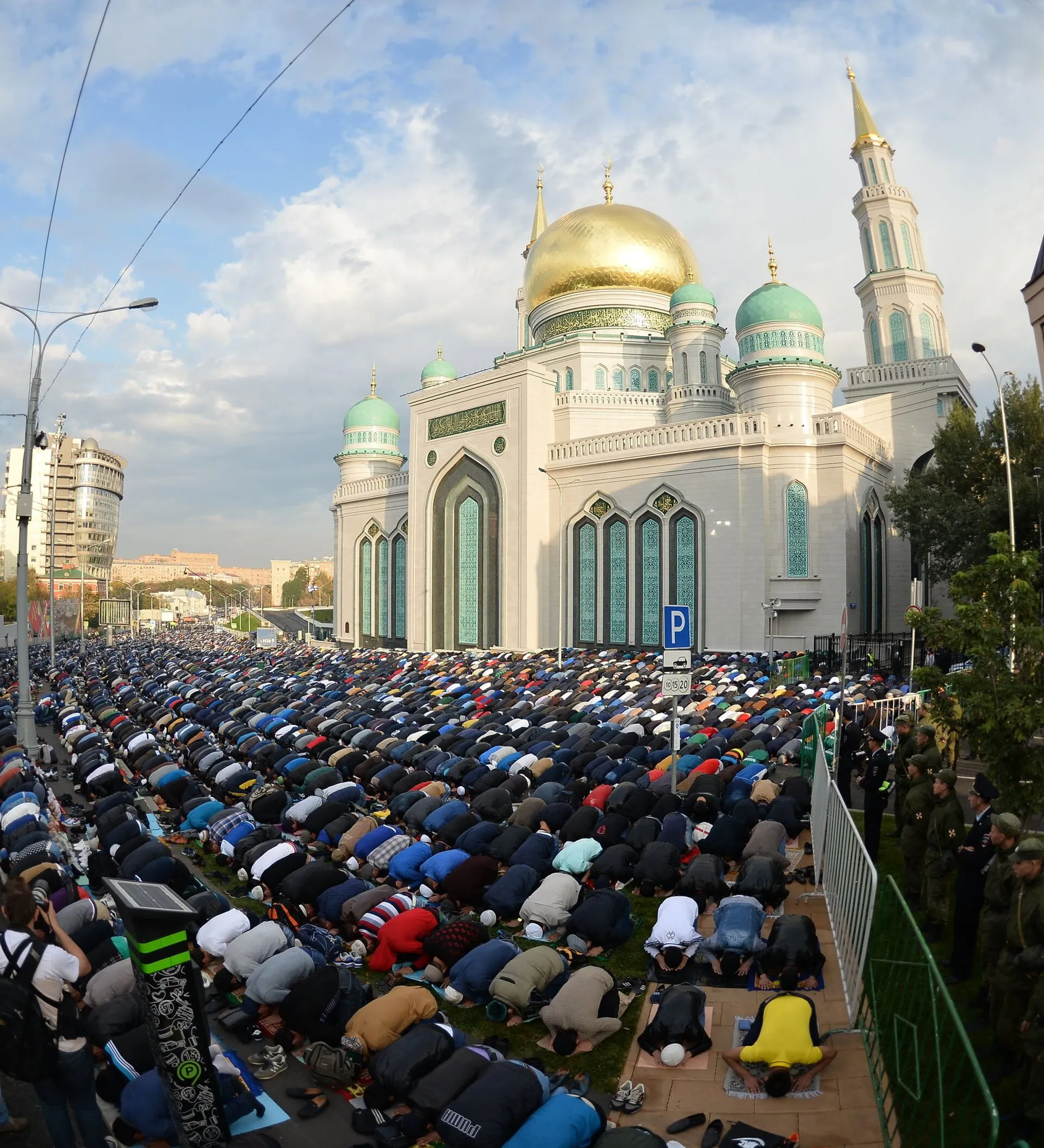 Moskova namaz. Курбан байрам Московская Соборная мечеть.