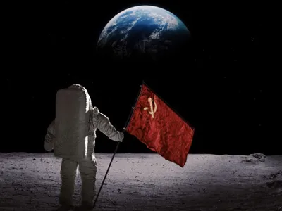 Китайский луноход обнаружил на Луне «таинственную хижину» и движется к ней  - 