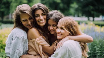 Image about girls in F R I E N D S H I P 👭 by Steevens 44+ | best friend  pictures aesthetic | | Best friend pictures, Friend pictures, Best friends  shoot