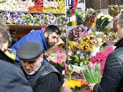 В Москве накануне 8 марта традиционно вырос спрос на цветы :: Новости :: ТВ  Центр