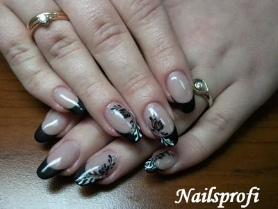 Акриловые рисунки на ногтях - Студия красоты "NailsProfi"