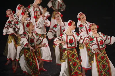 Russian dance "Polyanka". Igor Moiseyev Ballet - YouTube