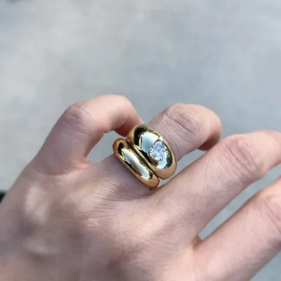 Оригинальные обручальные кольца с бриллиантами в виде черепов CARPE DIEM на  заказ из белого и желтого золота, серебра, платины или своего металла