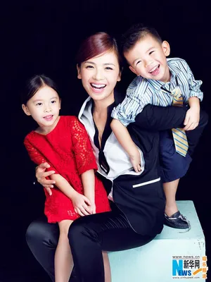 Нежные фотографии актрисы Лю Тао с детьми _