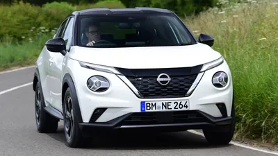 Black nissan juke car on Craiyon