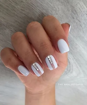 Elena Grama Nail Academy - Инкрустация ногтей стразами. Мода на броскую  роскошь в наши дни не смогла обойти и тенденции в маникюре – декорирование  ноготков яркими кристаллами и сверкающими стразами можно назвать