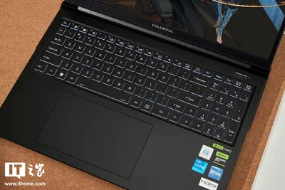 240 Гц, Intel Core i7-13700H, GeForce RTX 4060 Laptop, вывод картинки сразу  на три монитора.