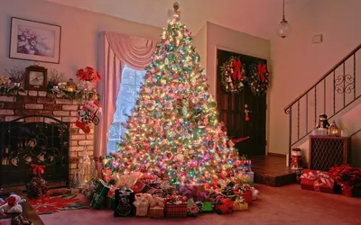 Красивая Новогодняя елка в доме - 59 фото