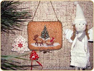 Комнатка с мансардой / Little room in the attic: Винтажная новогодняя  вышивка на пробке / Vintage Christmas stitching on a cork