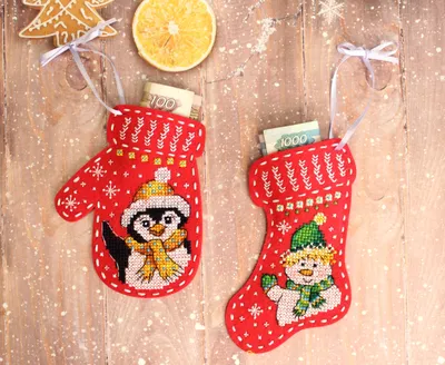 Вязание, рецепты, вышивка on Instagram: “Всем привет, сегодня я вам покажу,  как сделать интересный новогодний в… | Holiday decor, Christmas wreaths,  Ornament wreath