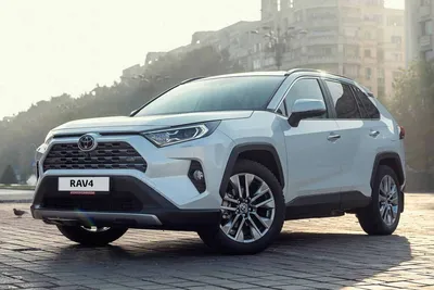 Toyota RAV4 опять обновлена: теперь салон и электроника — Авторевю