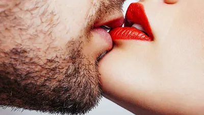 Новогодний поцелуй любви двух человек…» — создано в Шедевруме