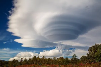 Фотография красных облаков и голубого неба под углом · Бесплатные стоковые  фото