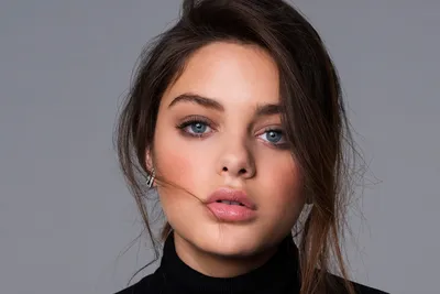 Картинка Модель Odeya Rush Поза молодые женщины Руки Взгляд 3840x2160