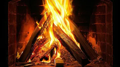 Огонь в горячем камине фото высокого качества | Премиум Фото