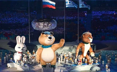 File:Олимпийский и российский флаг на церемонии закрытия Олимпийских игр   - Wikimedia Commons