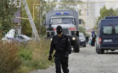 В Екатеринбурге заметили ОМОН у цыганского поселка на улице Шекспира — РБК