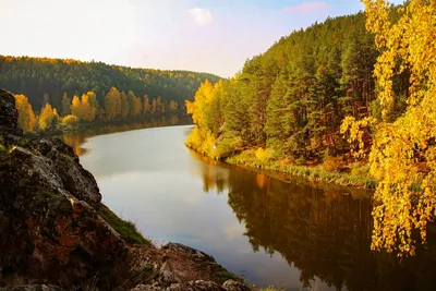 Осень на горной реке. Фотограф Александр Кожухов