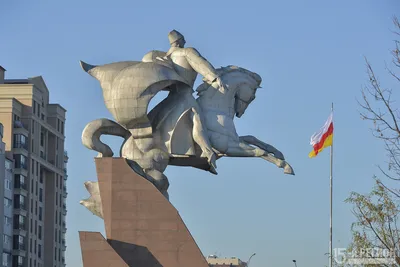 В День народного единства в столице вновь развернули осетинский флаг |  Ossetia News