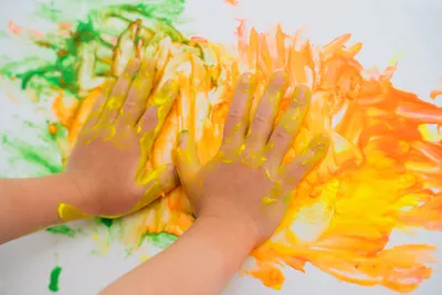 Пальчиковые краски для малышей: какие выбрать, как и что рисовать -   | PARENTS