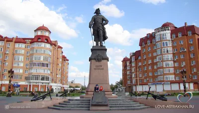 10 самых известных памятников Петру Великому в Санкт-Петербурге