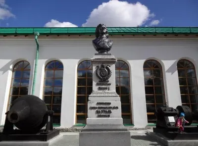 Памятник императору Петру I в Бийске - Скульптурное предприятие «Лит Арт»