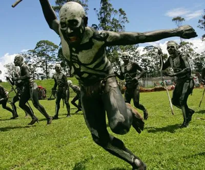 Без лица и человечности: необычная жизнь папуасов из племени скелетов  (Фото) - Телеграф