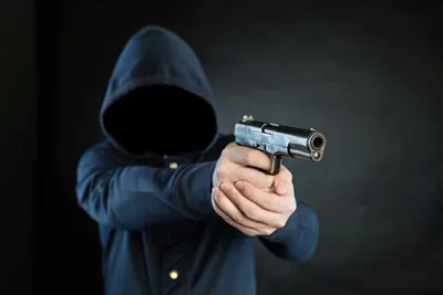 В Гродненском районе мужчина направил пистолет на сельчанина, заставляя  встать на колени — Вечерний Гродно