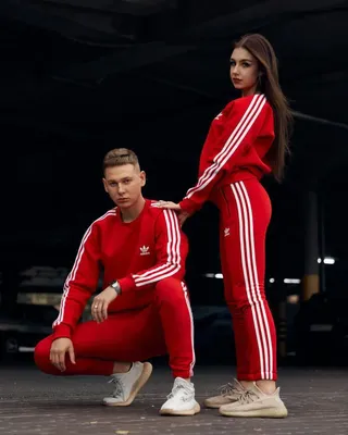 Парень в капюшоне в худи adidas, …» — создано в Шедевруме