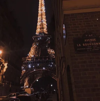 Прогулки по ночному Парижу: от Эйфелевой башни до уютных баров с живой  музыкой 📄 