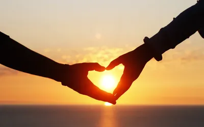 Руки влюблённых расскажут о чувствах: 9 способов держаться за руки -  Рамблер/женский
