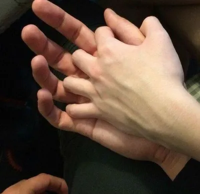 Руки пары | Фотографии отношений, Романтические фото, Романтические пары