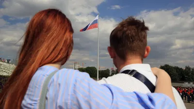 В России выпустили патриотические айфоны | Пикабу