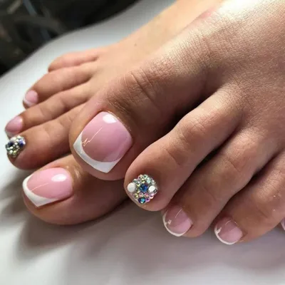 Педикюр в стиле френч: 20 отличных идей для лета | Uñas de gel para pies,  Diseños de uñas de los pies, Manicura de uñas