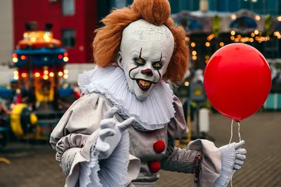 Фото Девушка в образе клоуна Пеннивайза / Pennywise из фильма ужасов Оно /  It, by Sergey Vostrikov