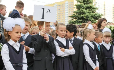 Раскраски первый класс, Раскраска Первый раз в первый класс школа.