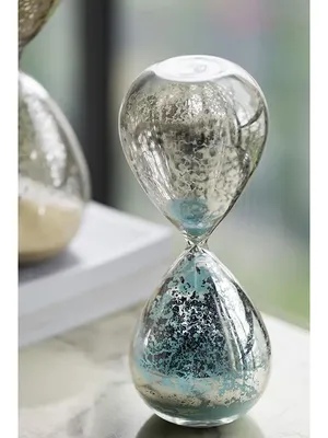 Красивые старинные песочные часы, …» — создано в Шедевруме