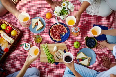 8 Trendy Picnic Party Ideas Just In Time For Summer | Paperless Post