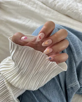 Valentine's Day 2023: Unique nail art inspiration to celebrate the day of  love | Fashion Trends - Hindustan Times