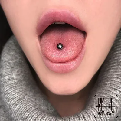 Прокол языка, пирсинг языка, штанга в языке, tongue piercing, пирсинг,  красивый пирсинг, пирсинг Тюмень, пирсинг в Тюмени | Пирсинг языка, Пирсинг,  Тату