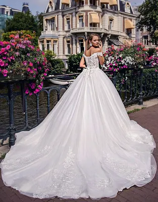 Wedding dresses, Шикарное пышное свадебное платье со шлейфом | Пышные  свадебные платья, Свадебные платья, Платья