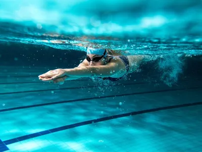 Как похудеть с помощью занятий в бассейне: сколько и как нужно плавать -  Чемпионат
