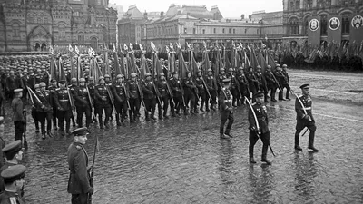 Семилетний гость Парада Победы 1945 года узнал себя на кадрах кинохроники -  Российская газета