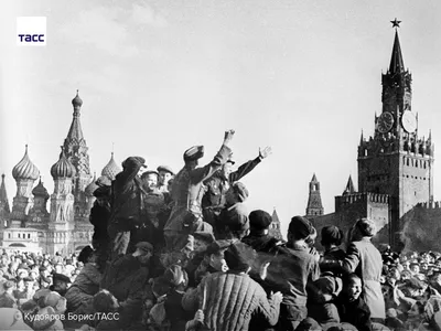 К первому Параду Победы 1945 года солдат откармливали булочками и котлетами  - 